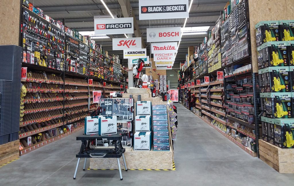 merchandising products